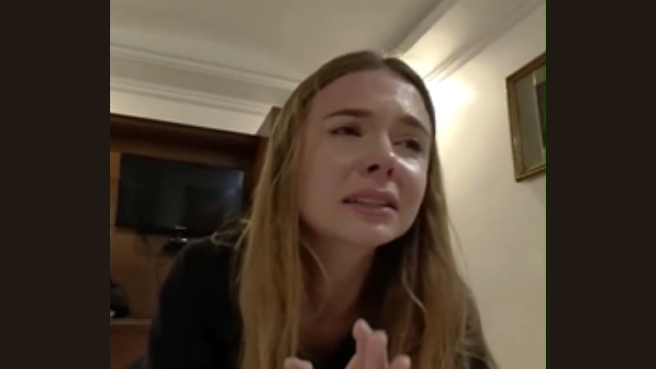 La mujer no pudo disfrutar el viaje como lo esperaba.