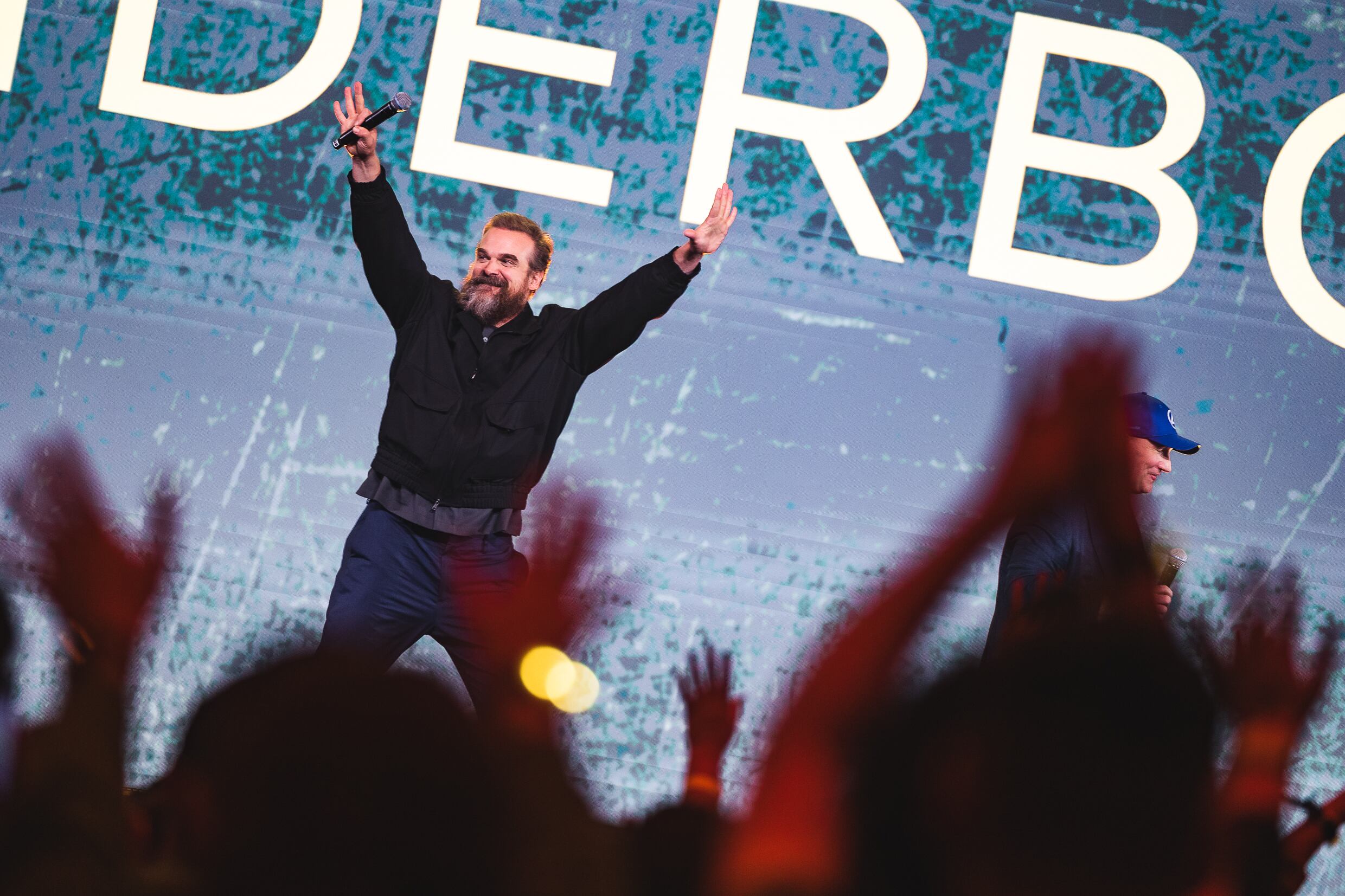 David Harbour ha hecho parte del Marvel Cinematic Universe y del DC Extended Universe/DC Universe. A Brasil lo trajo 'Thunderbolts', en la que retoma el rol de Red Guardian.