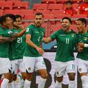 Carmelo Algarañaz de Bolivia celebra con sus compañeros después de anotar el primer gol de su equipo durante el partido de la Eliminatoria Sudamericana para la Copa Mundial de la FIFA 2026 entre Chile y Bolivia en el Estadio Nacional de Chile el 10 de septiembre de 2024 en Santiago, Chile.