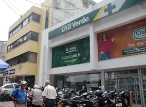 Cali: Desde el 15 de noviembre dejara de suministrar medicamentos a miles de usuarios de Sanitas debido a una millonaria deuda por parte de la EPS, ha generado preocupación en el país por parte de los afiliados. foto José L Guzmán. El País oct 31-23