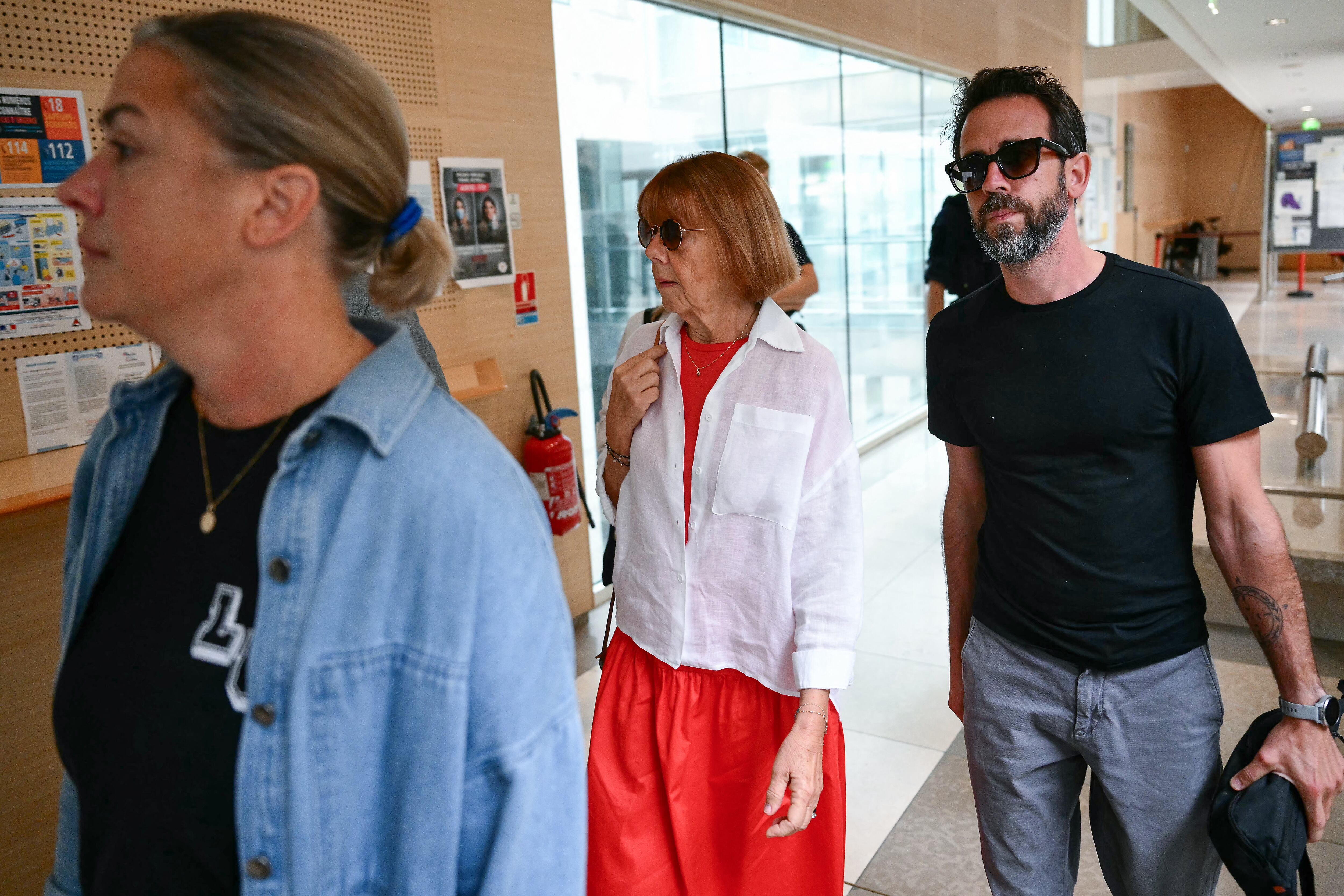 Giselé Pelicot, acompañada por su hijo Florian Pelicot y su hija Caroline Darian.
