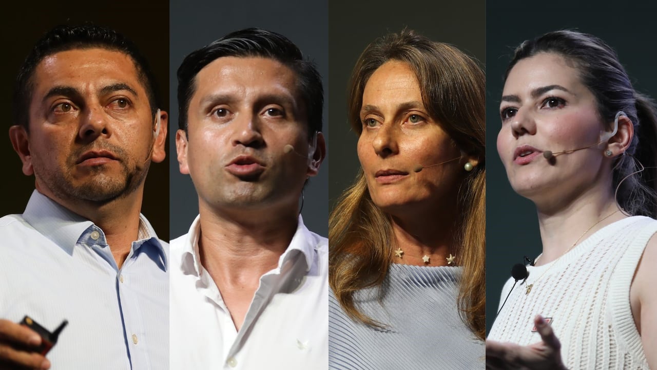 Juan Carlos Castro, director general de Solistica para Colombia; Aureliano Durán González, líder de Sostenibilidad Ambiental Industria Licorera de Caldas; Margarita María Salazar, vicepresidenta ejecutiva (e) de Gestión de Negocios de EPM y Johana Cerpa, vicepresidenta Legal y de Asuntos Corporativos de Coca Cola FEMSA.