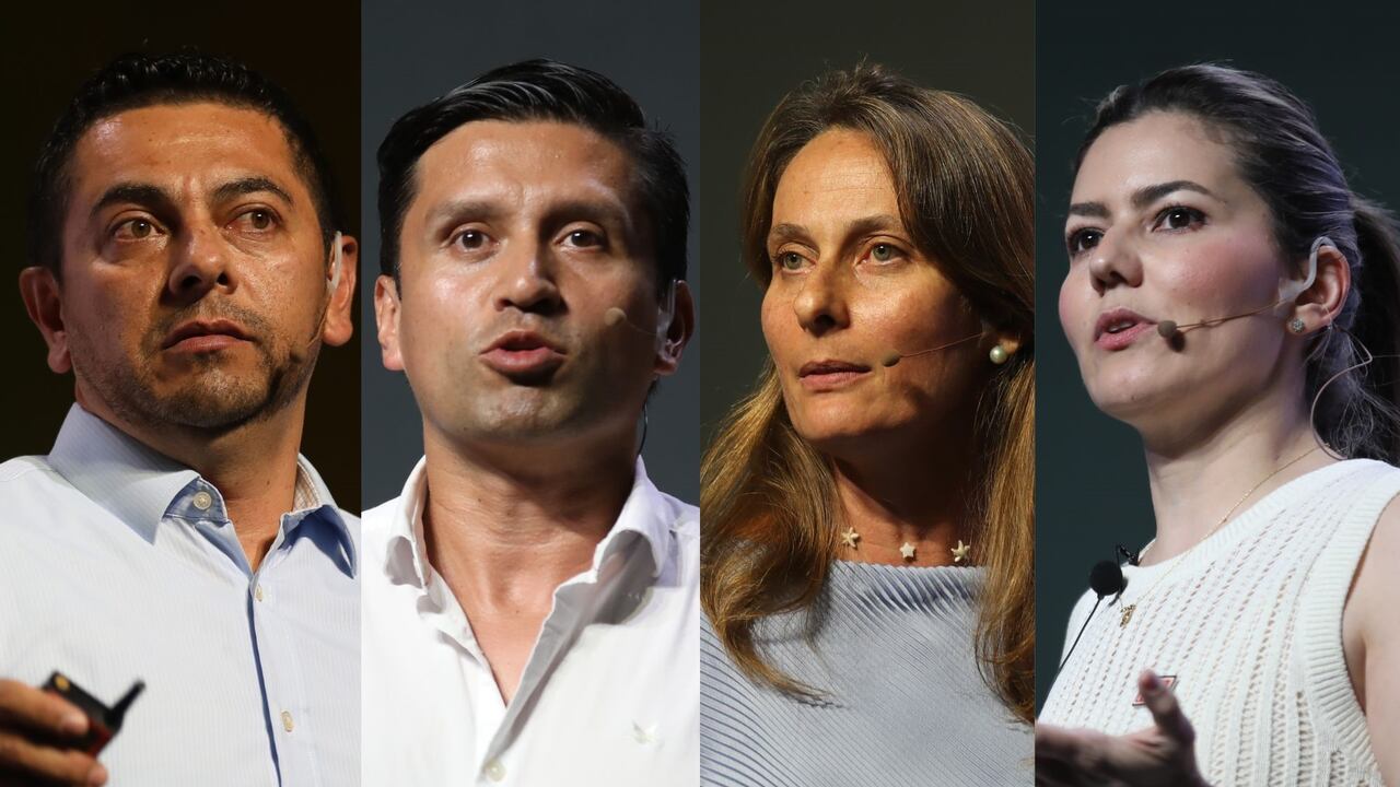 Juan Carlos Castro, director general de Solistica para Colombia; Aureliano Durán González, líder de Sostenibilidad Ambiental Industria Licorera de Caldas; Patricia Aparicio Cammaert, gerente de Asuntos Corporativos y Sostenibilidad de AES Colombia y Johana Cerpa, vicepresidenta Legal y de Asuntos Corporativos de Coca Cola FEMSA.