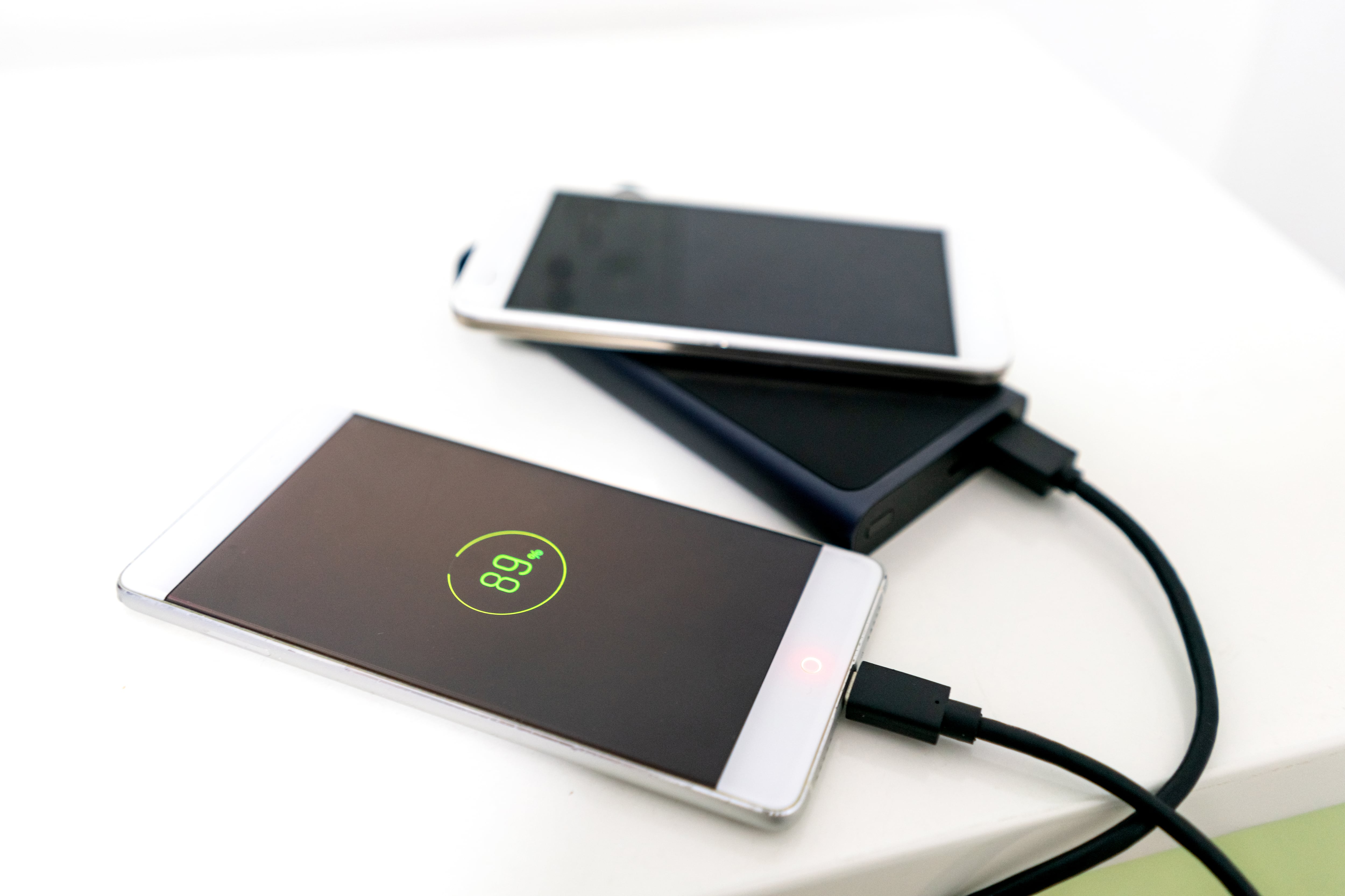 No se recomienda intentar reparar la batería por cuenta propia, ya que esto puede ser peligroso.