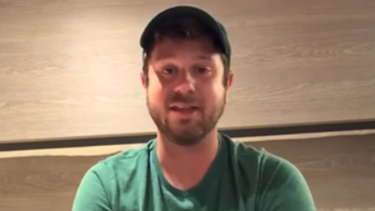 Jake Rosmarin, bloguero atrapado en crucero con presunto brote de hantavirus.