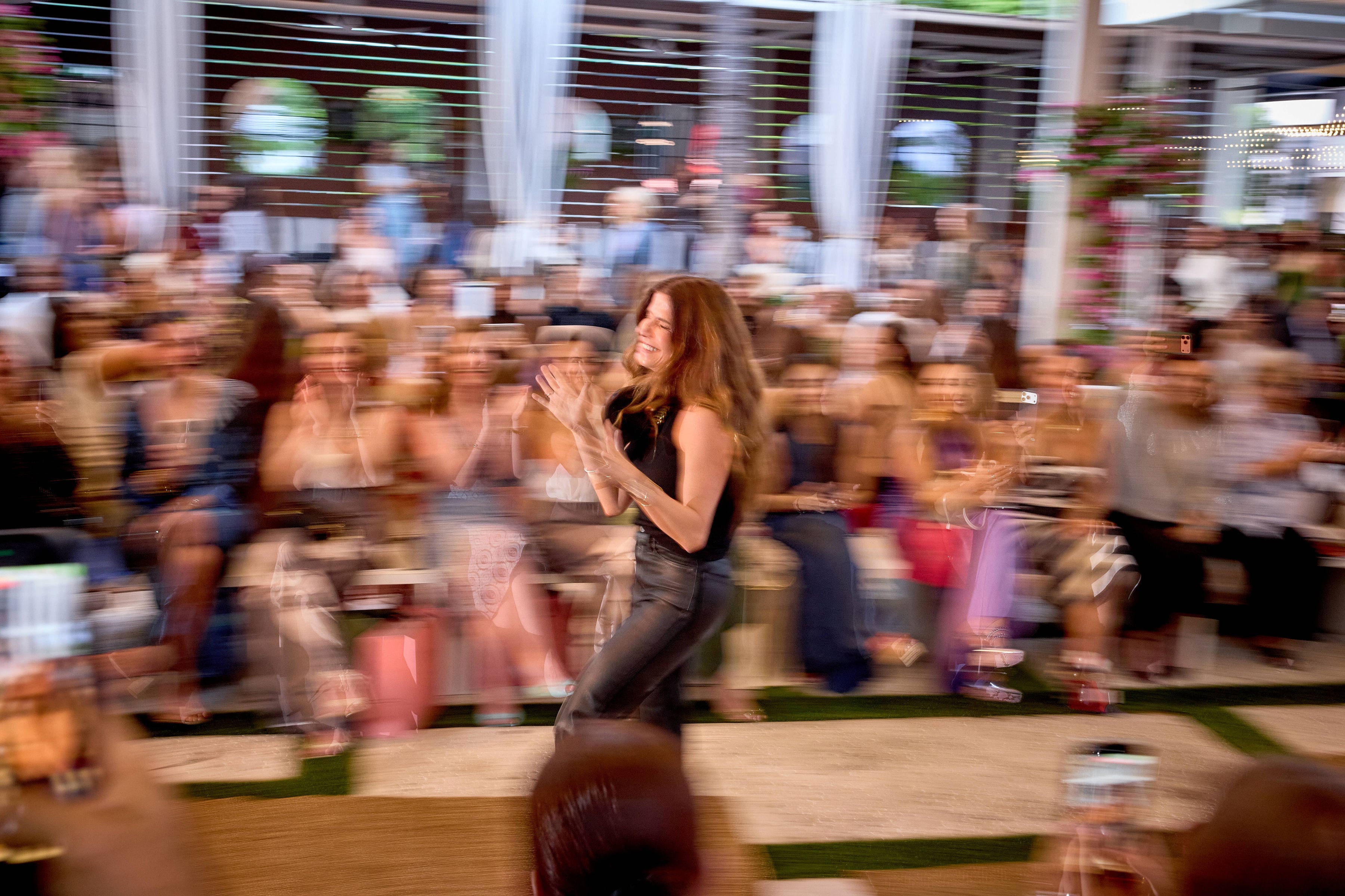 Colombiamoda Miami 2026 inició su tercera edición en Wynwood con una agenda que integra desfiles, pop up de marcas, experiencias de moda y bienestar, y espacios de relacionamiento estratégico, consolidándose como una de las principales plataformas de internacionalización para la moda colombiana en Estados Unidos