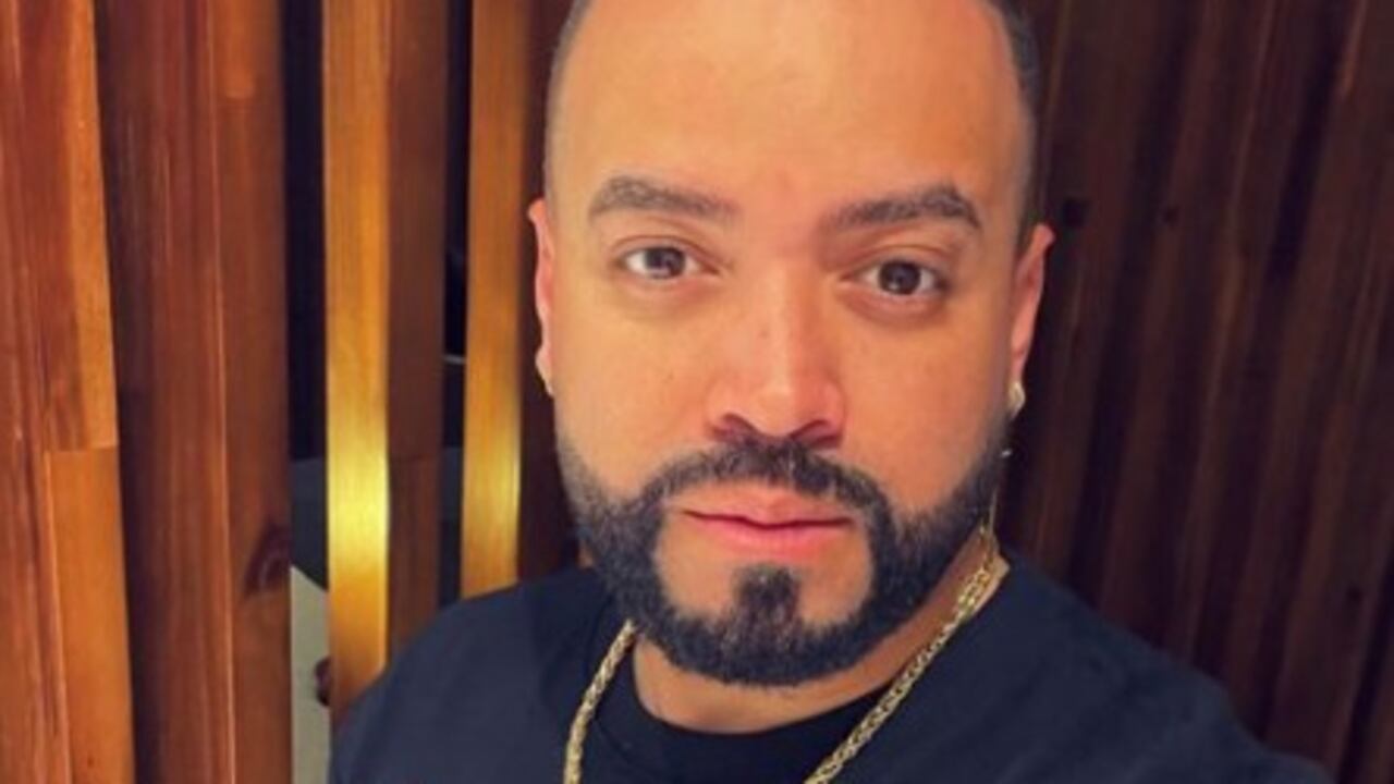 El artista no desdibujó su sonrisa de su rostro.