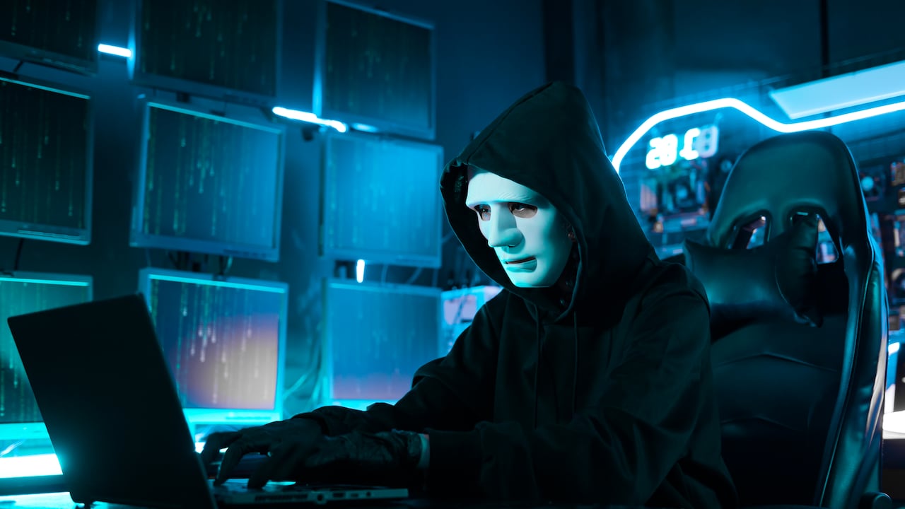 Los ciberdelincuentes buscan robar datos personales en plataformas populares.