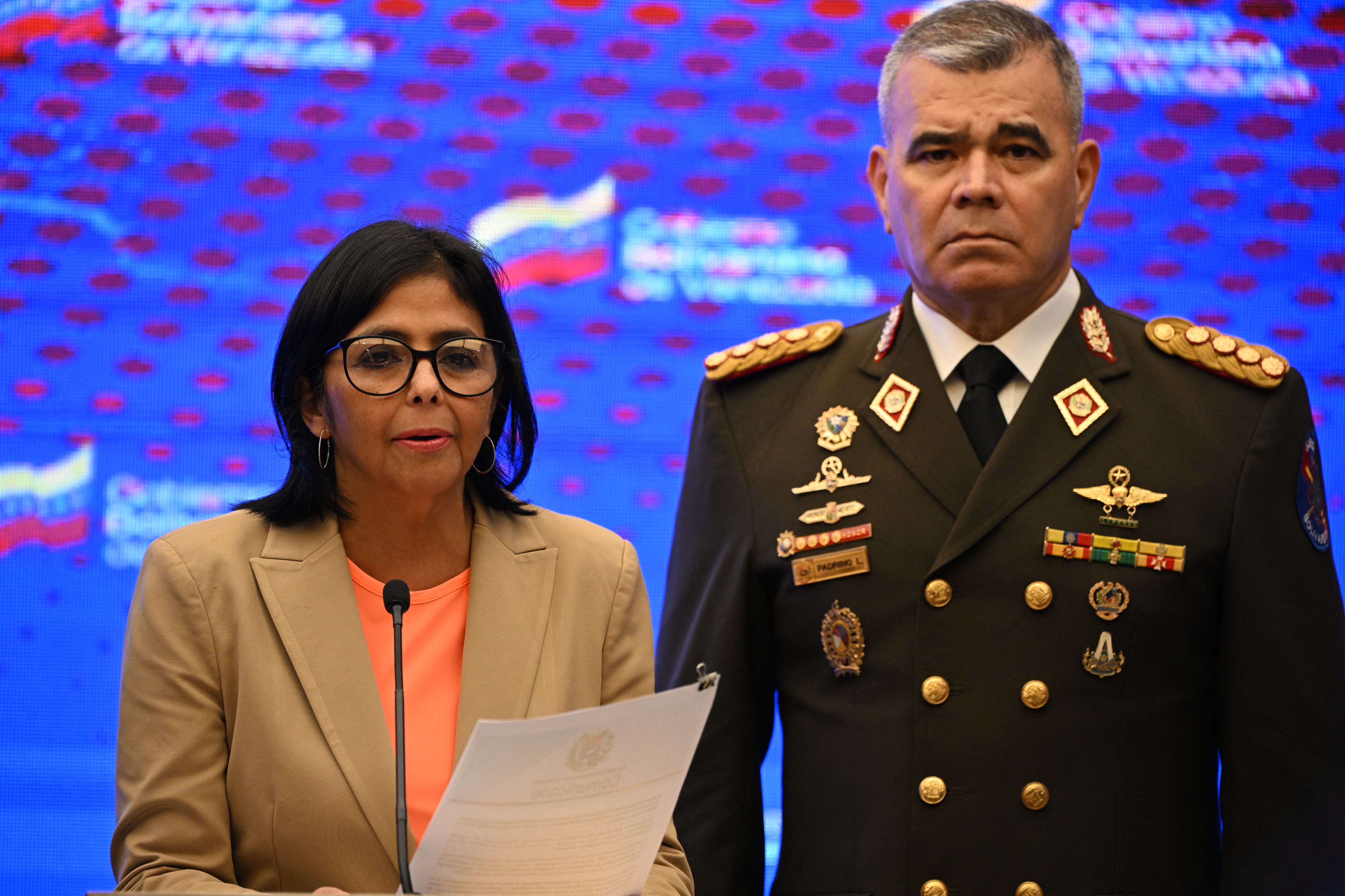 Delcy Rodríguez y Vladimir Padrino