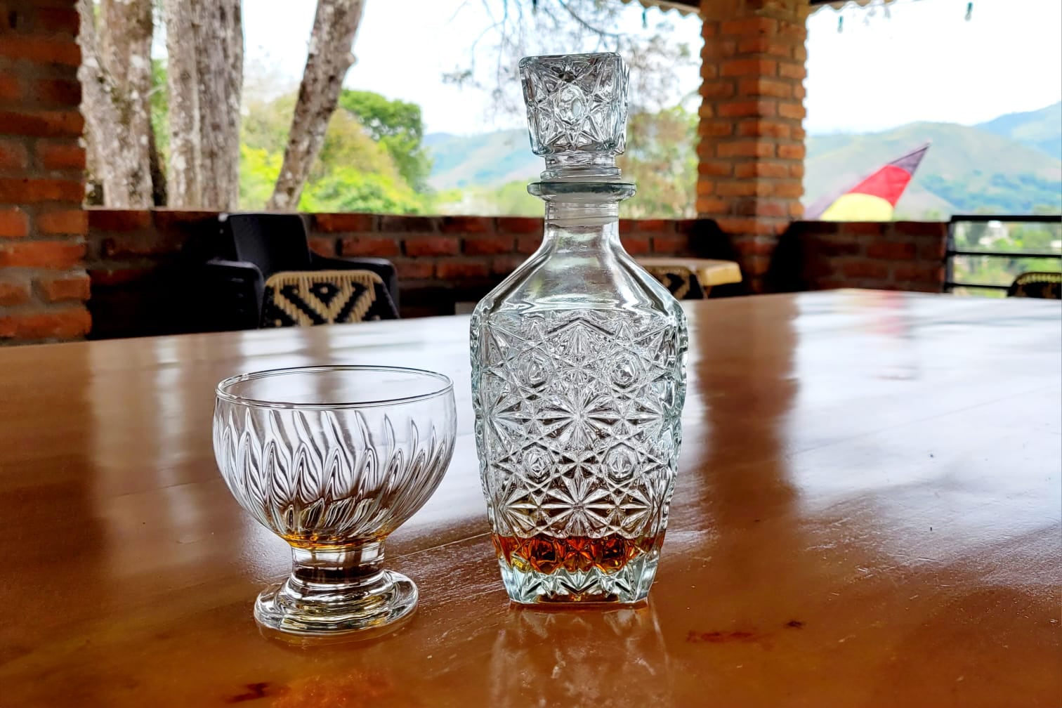 Los productores arhuacos han recogido casi unas 100 variedades de plantas y hecho estudios para saber cuáles combinan mejor con este ron de la Sierra Nevada de Santa Marta.