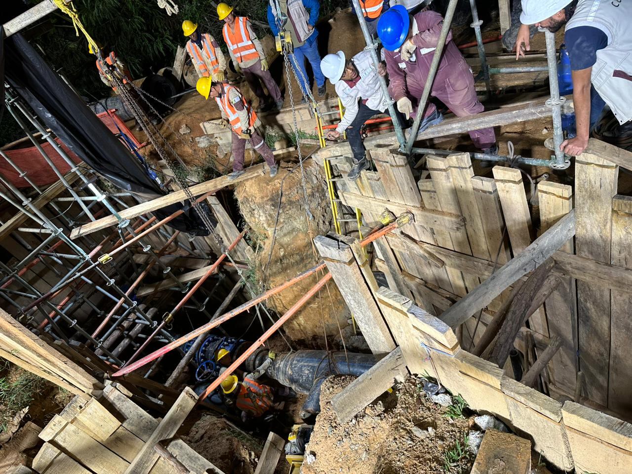 Los daños se registraron por fuertes lluvias en la madrugada y complicaciones técnicas en red principal de salida del tanque.