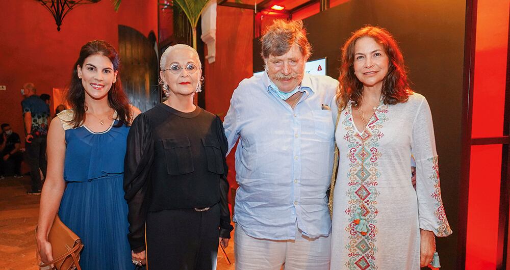 Andrea Echavarría, Julia Salvi, Federico Pfeil-Schneider e Ilva Lorduy. 