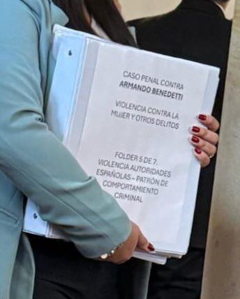 Carpeta expediente Armando Benedetti Laura Sarabia.