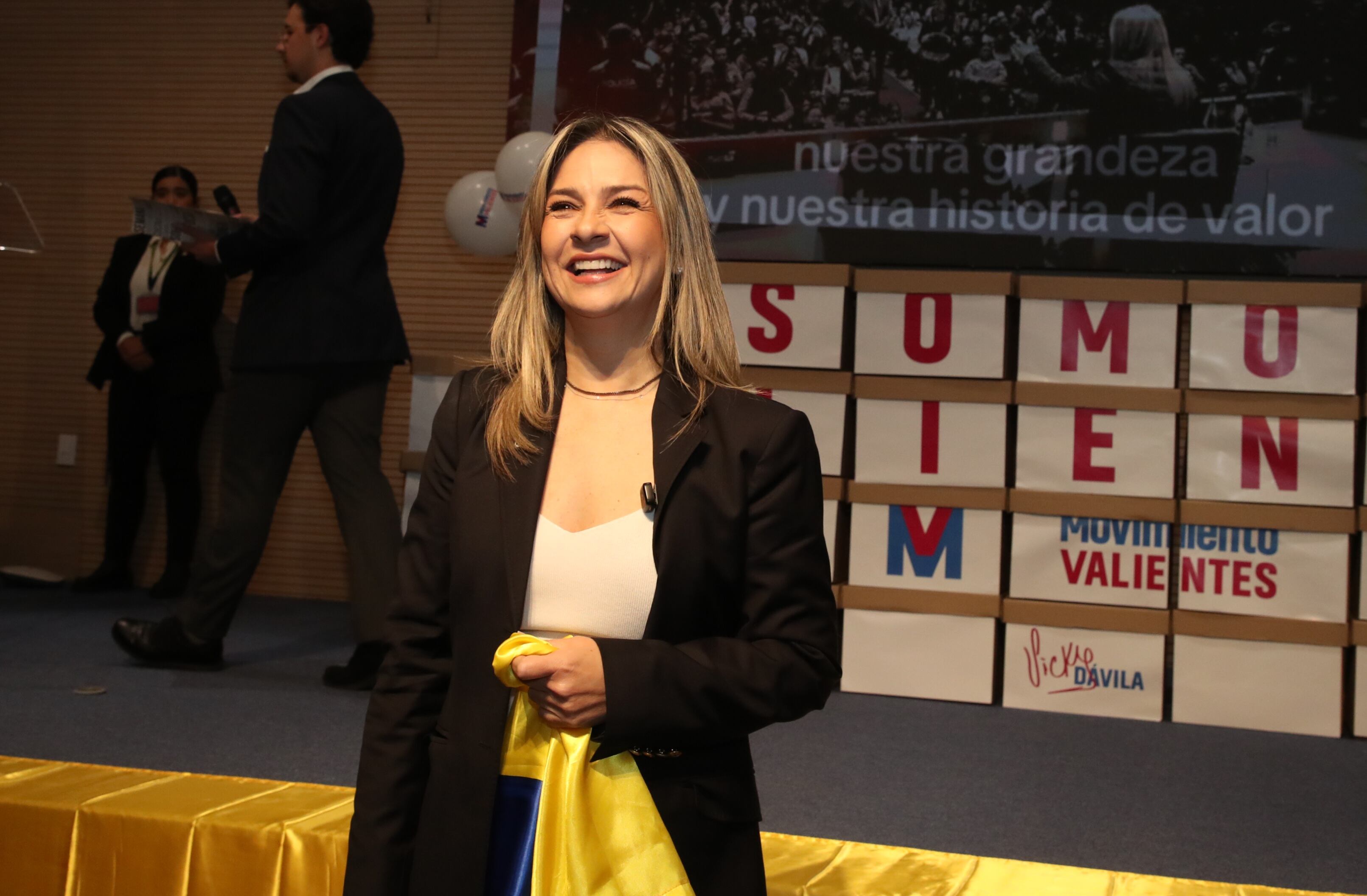 Rueda de prensa precandidata presidencial Vicky Dávila, en la entrega de firmas a la Registraduria.