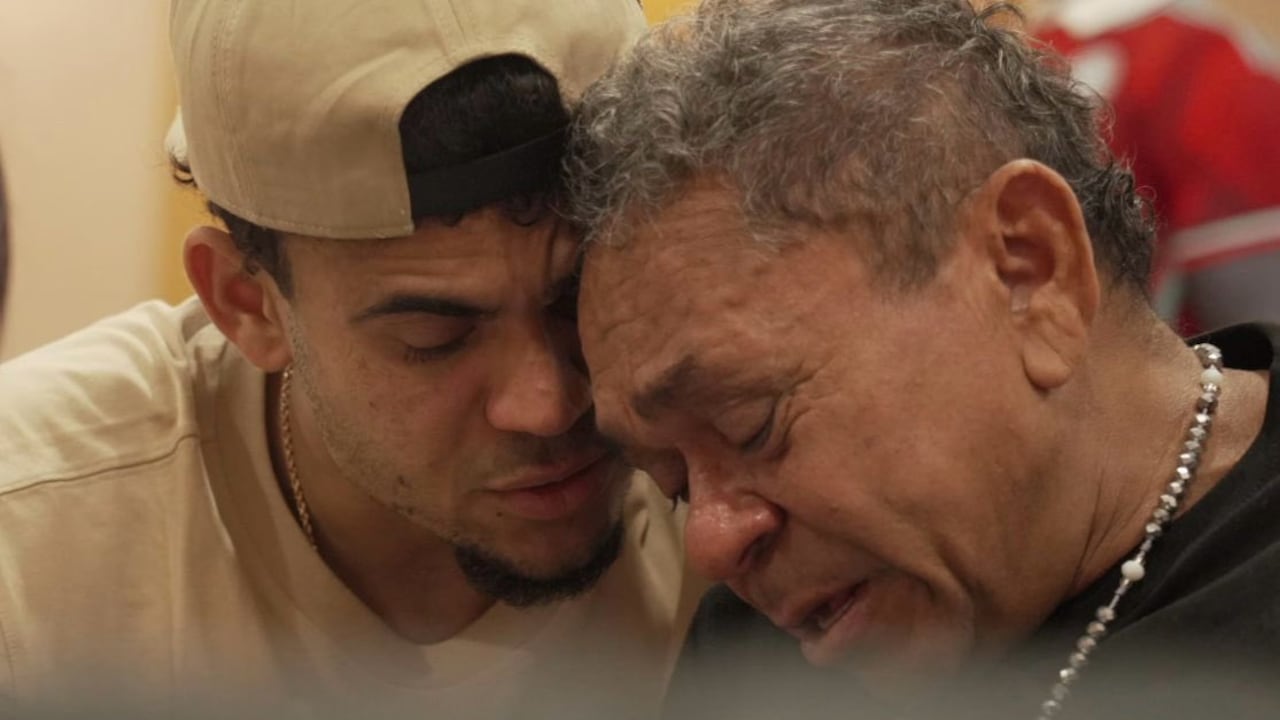 Reencuentro entre Luis Díaz y Luis Manuel Díaz en la concentración de la Selección Colombia.