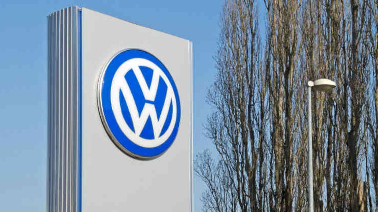 Volkswagen aún carga con la cruz que supone el escándalo de las emisiones contaminantes de sus vehículos. 123RF