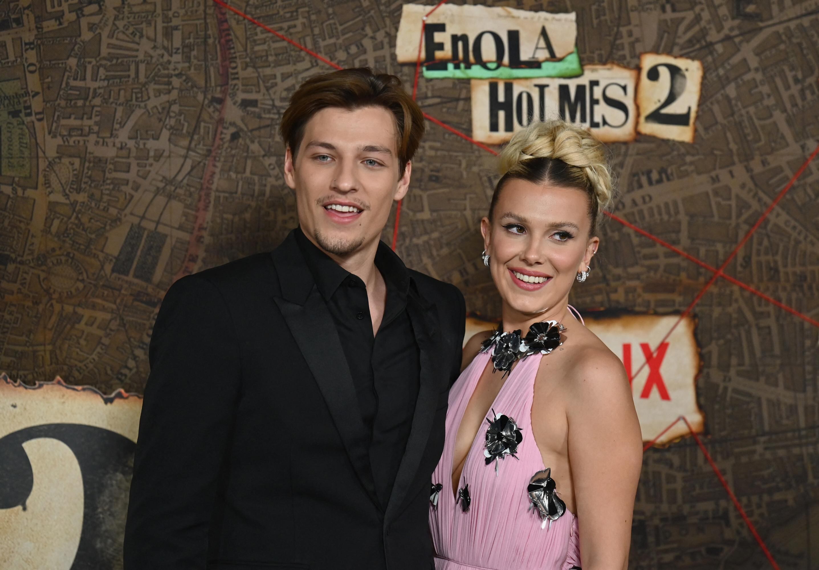 Millie Bobby Brown y   Jake Bongiovi  comenzaron a salir en 2021.