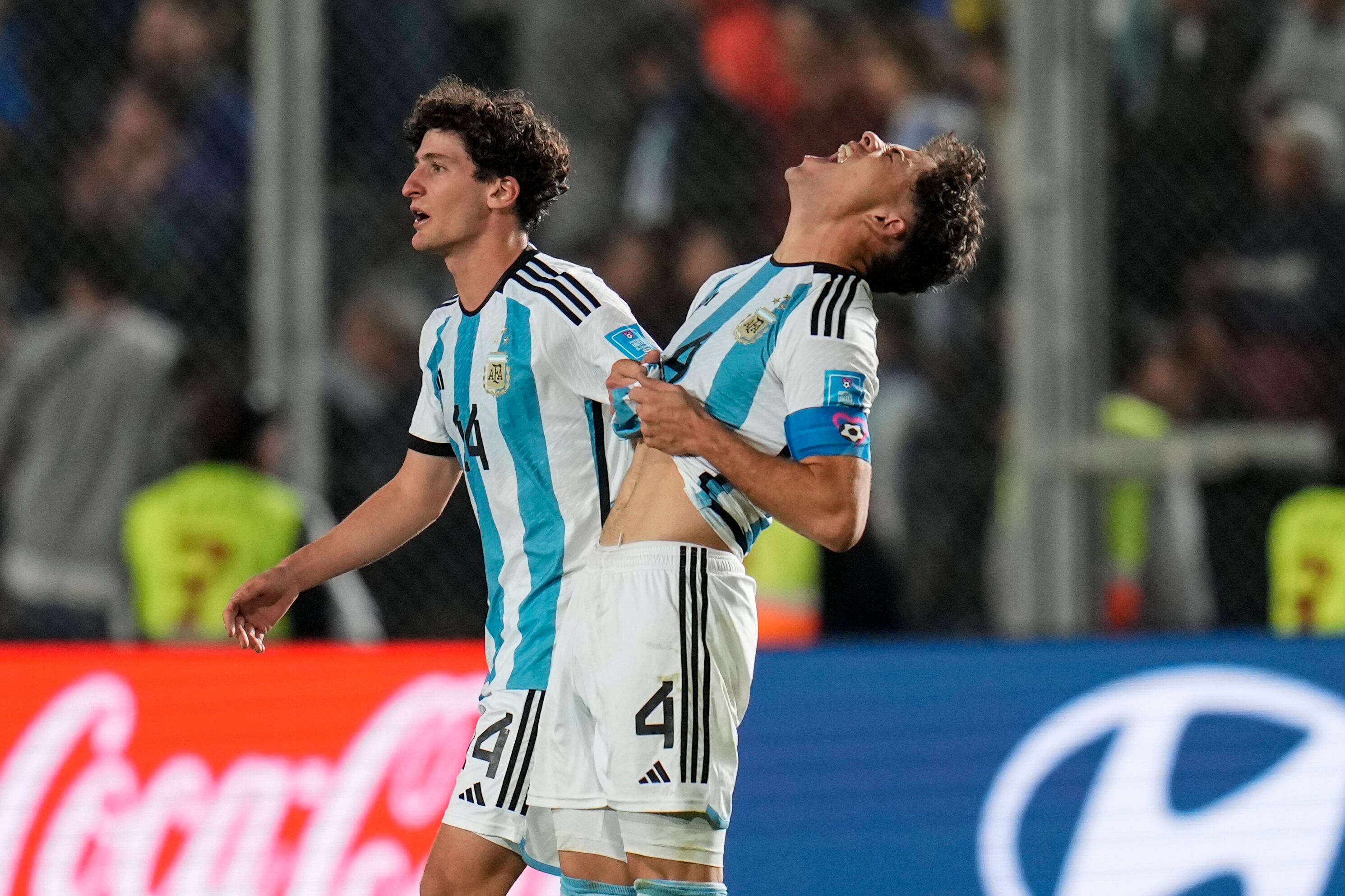 Agustín Giay se lamenta tras la eliminación de su selección