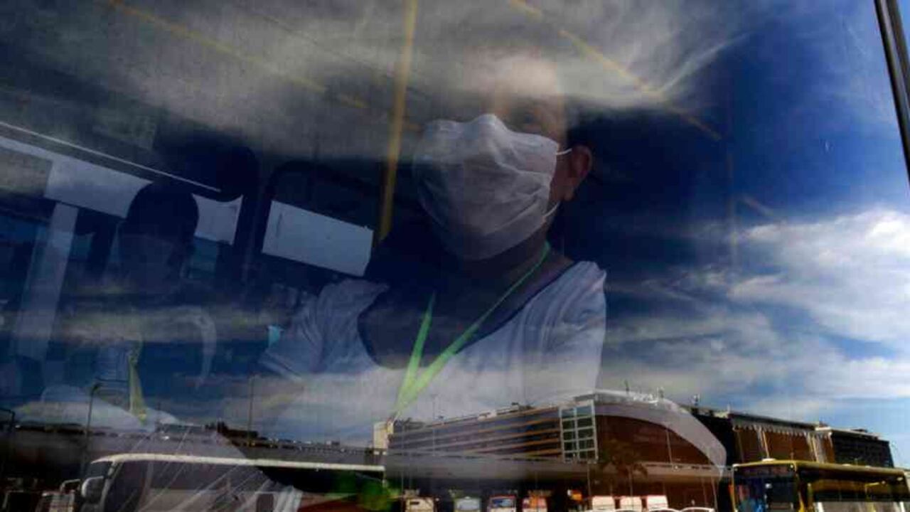 Por ahora la zona de confinamiento es un bloque de cuatro edificios rectangulares ocres, ocupados principalmente por búlgaros.