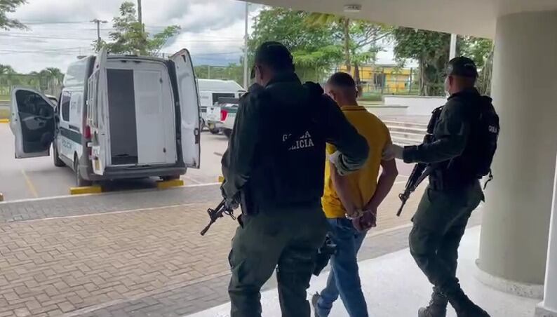 Momento en el que alias CD o Samuel era presentado a las autoridades