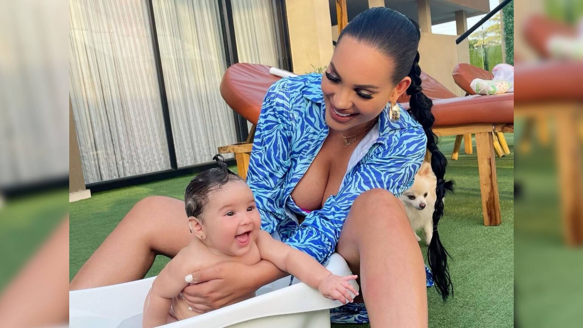 Andrea Valdiri junto a su hija Adhara Valdiri.