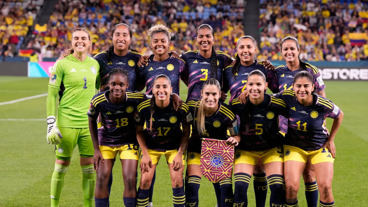 Las jugadoras de Colombia posan antes del partido de fútbol del Grupo H de la Copa Mundial Femenina entre Alemania y Colombia en el Estadio de Fútbol de Sídney, en Sídney, Australia, el domingo 30 de julio de 2023. (Foto AP/Mark Baker)