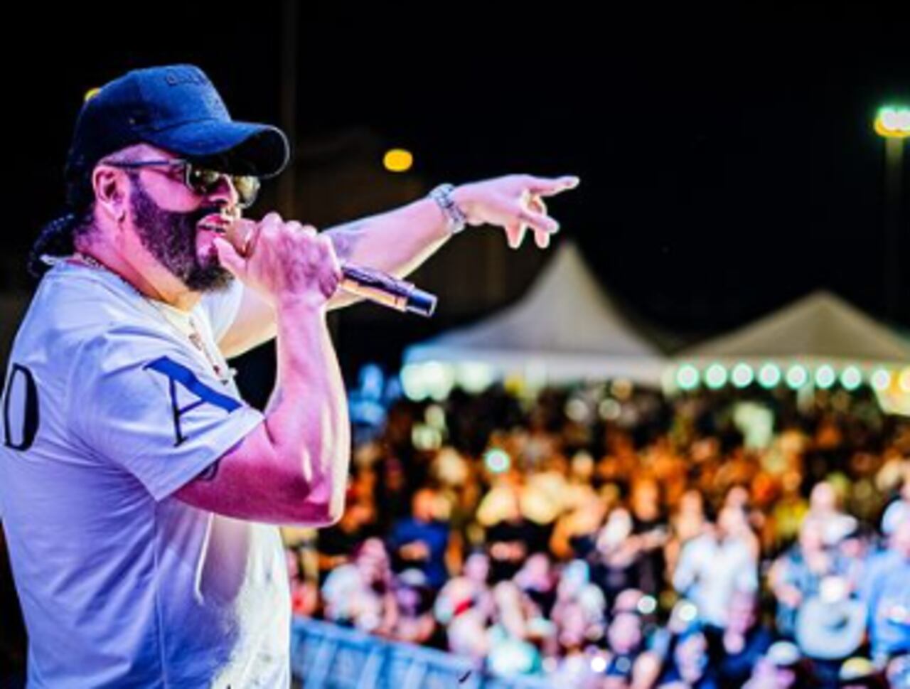 Nelson Velásquez es un reconocido cantante vallenato que ahora enfrentará una condena por derechos de autor por las canciones de Los Inquietos del Vallenato.