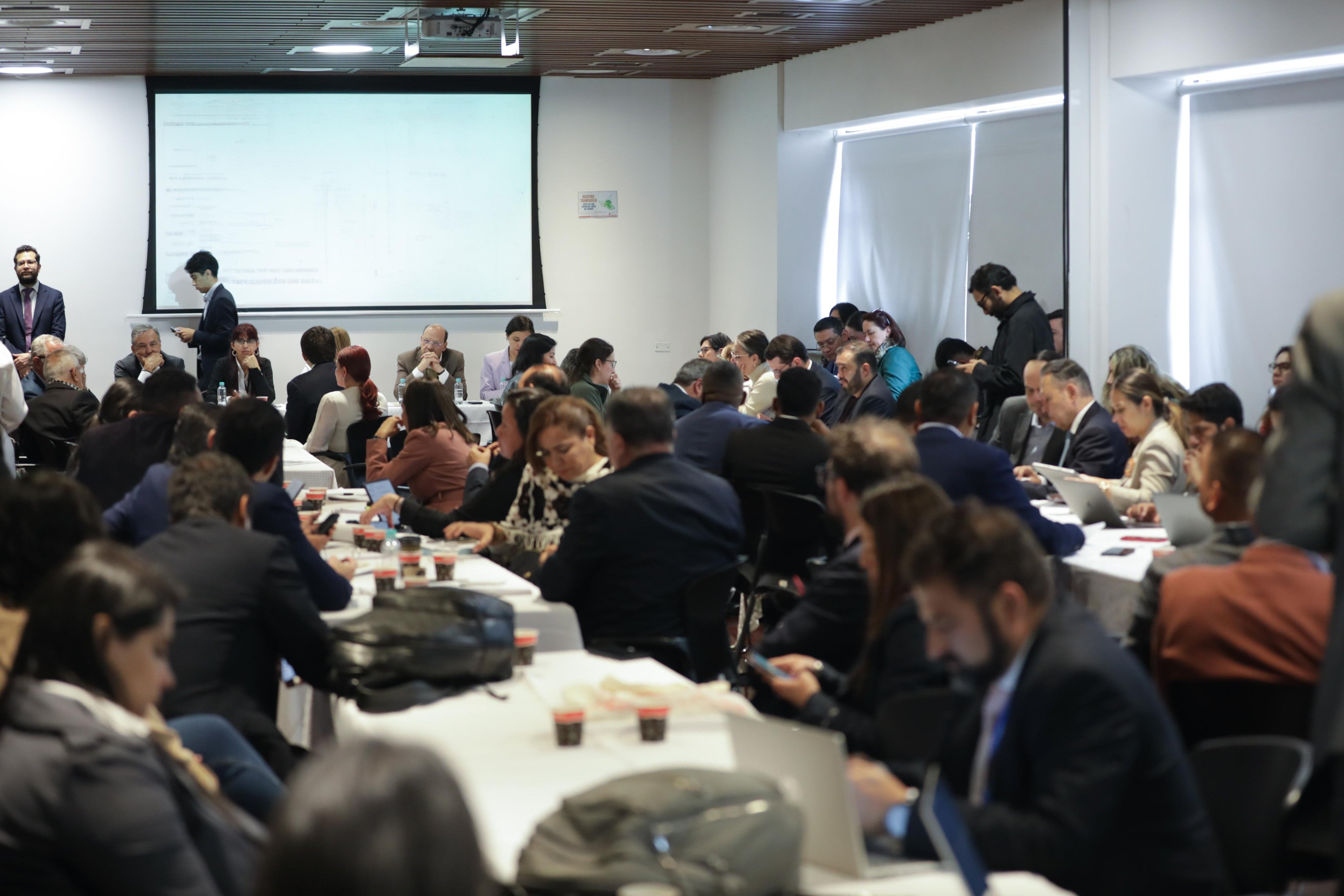 Reunión de ponentes del proyecto de Presupuesto 2026 en MinHacienda