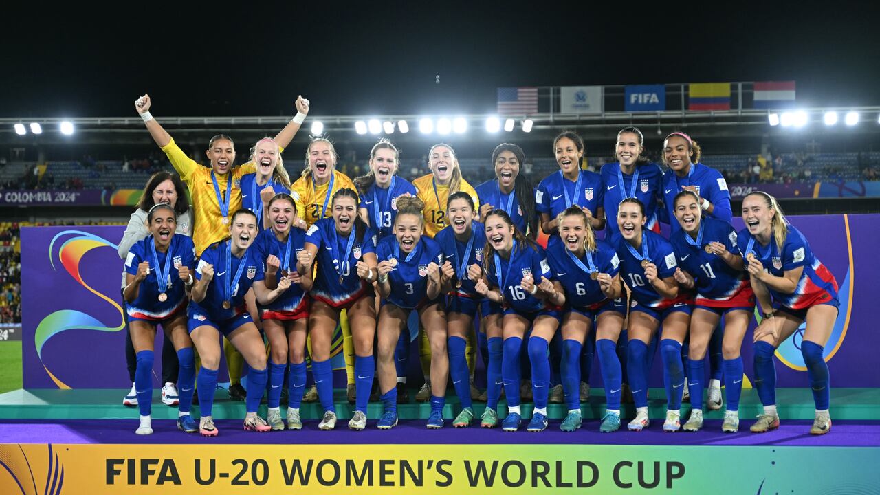 USA's forward Giana Riley (L) and Netherlands' defender Emma Frijns fight for the ball during the 2024 FIFA U-20 Women's World Cup third place match between United States and Netherlands at the Nemesio Camacho 'El Campin' stadium in Bogota, on September 21, 2024. (Photo by Luis ACOSTA / AFP)