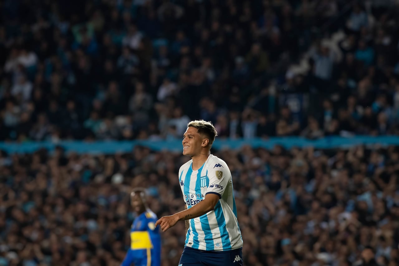 Juan Fernando Quintero con los colores de Racing Club.