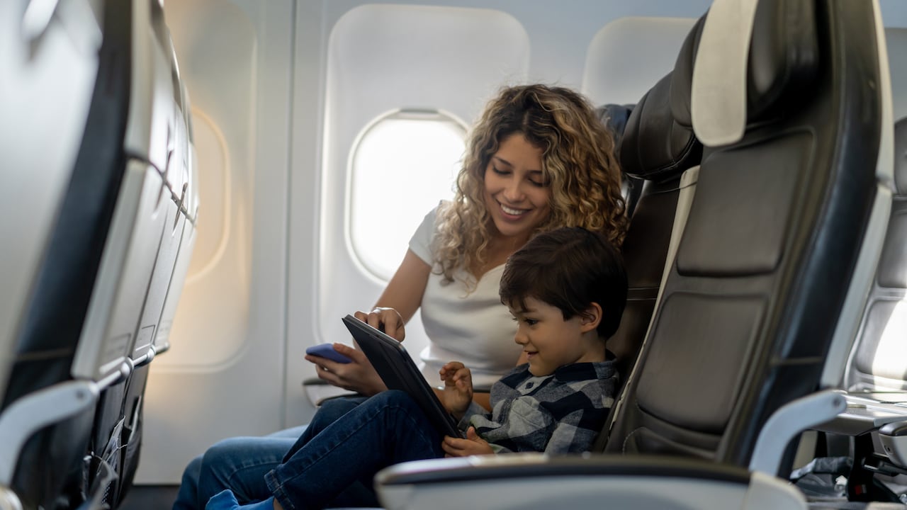 Es importante tener en cuenta algunas recomendaciones a la hora de viajar con los más pequeños.