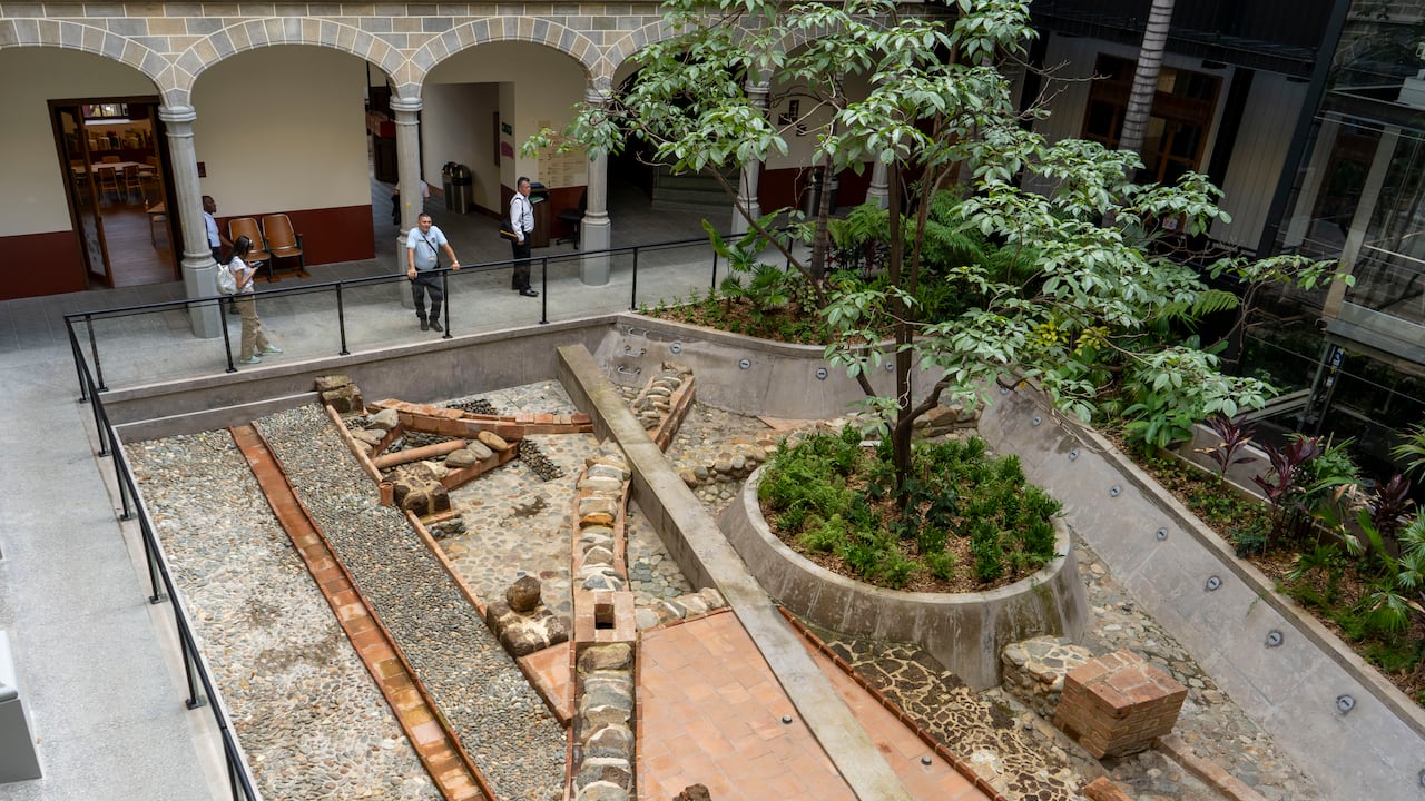Descubren primer acueducto de Medellín en el Claustro San Ignacio.
