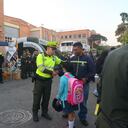 Uniformados de la Policía acompañarán a los estudiantes a la hora de salida e ingreso del colegio.