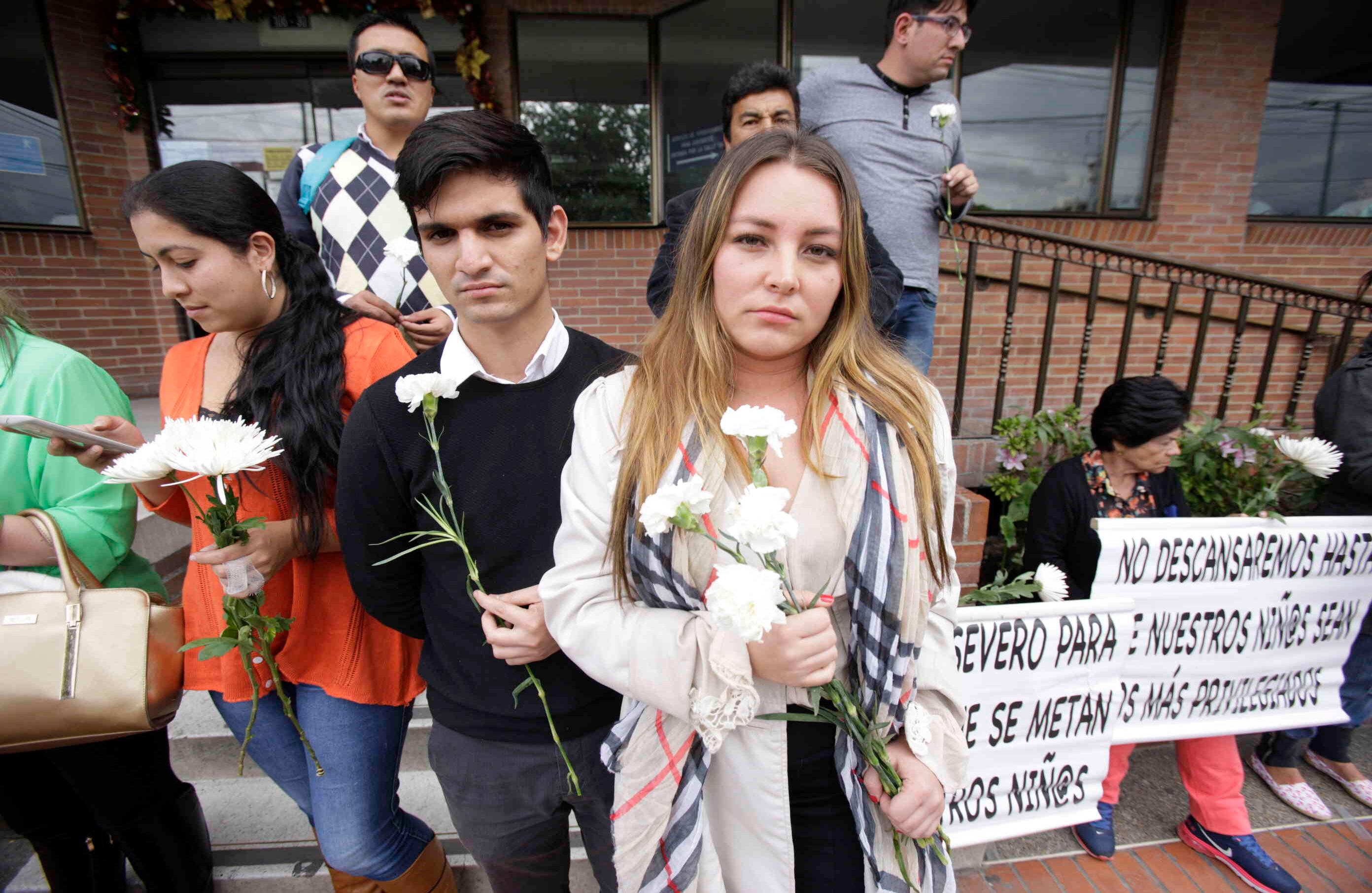 En el lugar suenan consignas pidiendo justicia para Yuliana. Foto: Carlos Julio Martínez/Semana