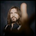 En sus más de 20 años de carrera musical Juanes ha recibido 25 premios Latin Grammy y dos Grammy.