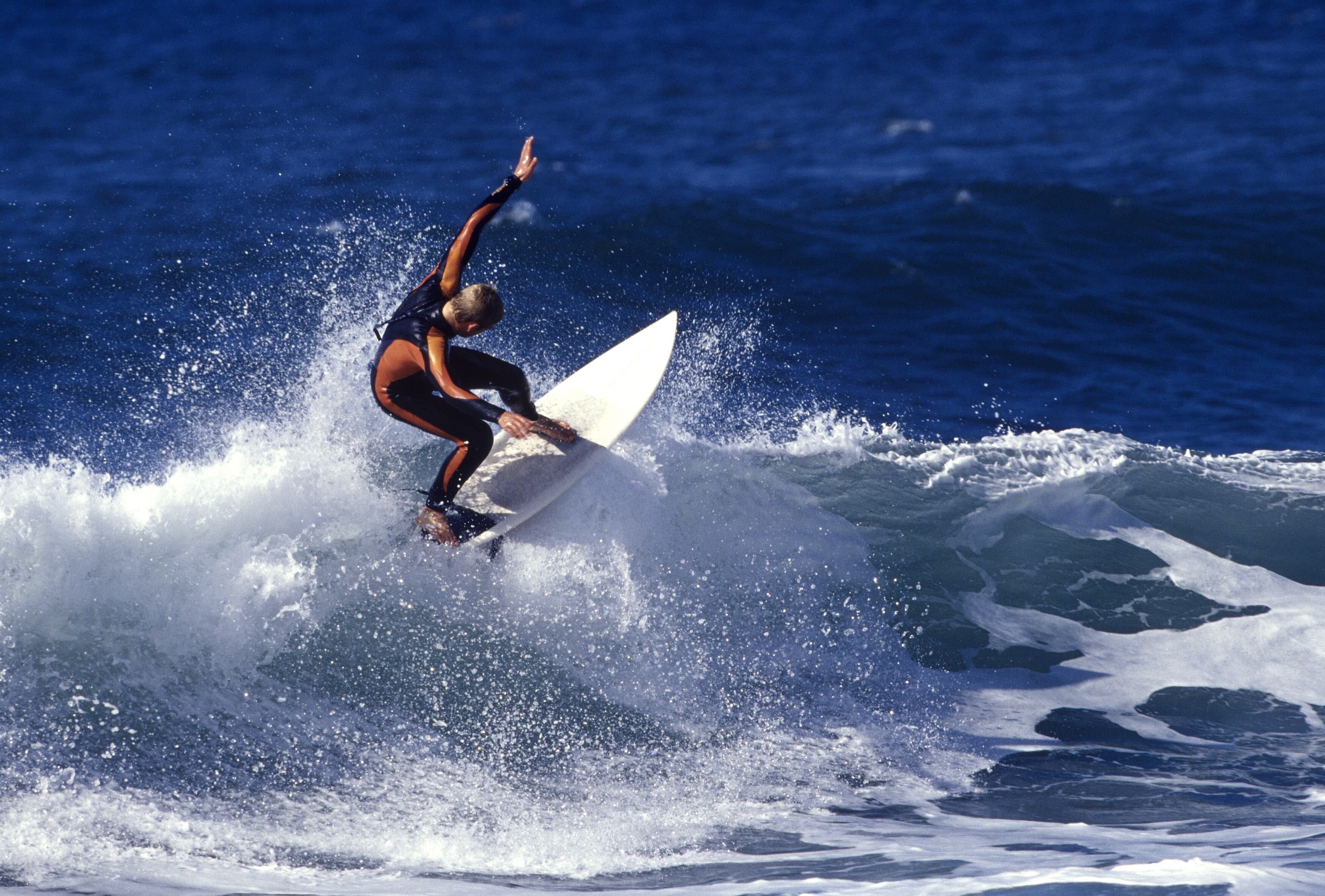 Se advierte a los surfistas sobre los peligros que representan estas fuertes corrientes y los altas olas