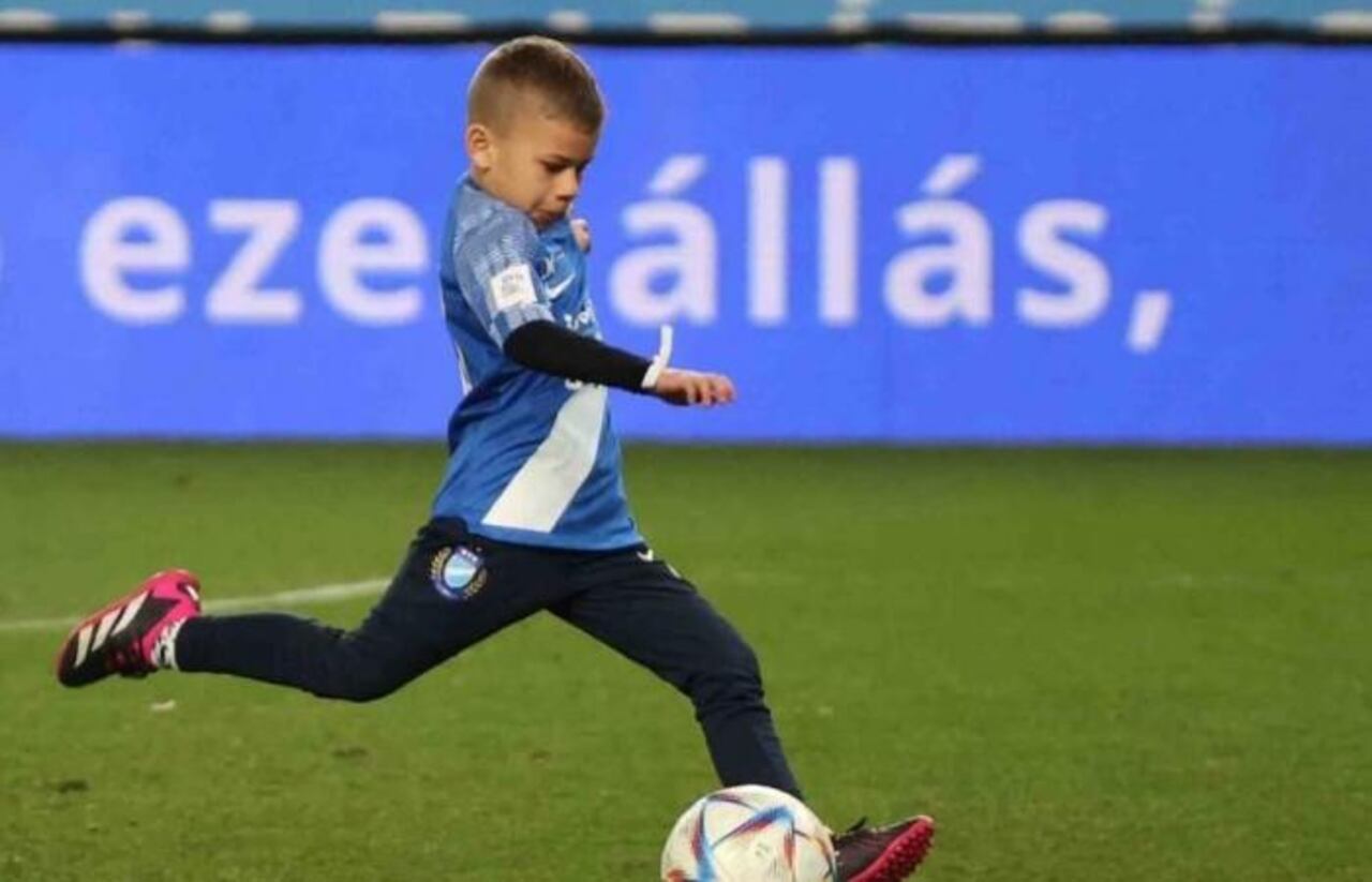 Énok Varga el pequeño al que un arquero hungaro le atajó dos tiros el día de su cumpleaños