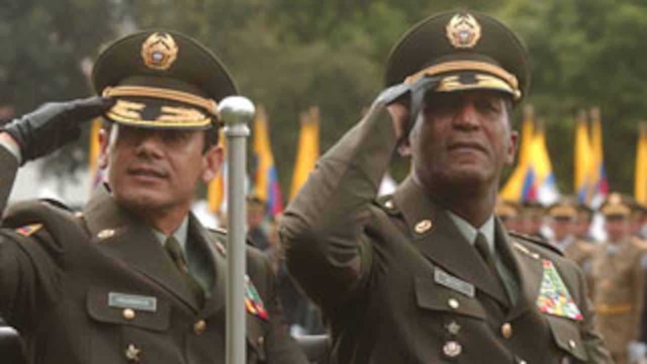 El general Luis Alberto Moore (en la foto a la derecha), comandante de la Policía en Cali. (Fotos: Javier Casella- Ministerio de Defensa)