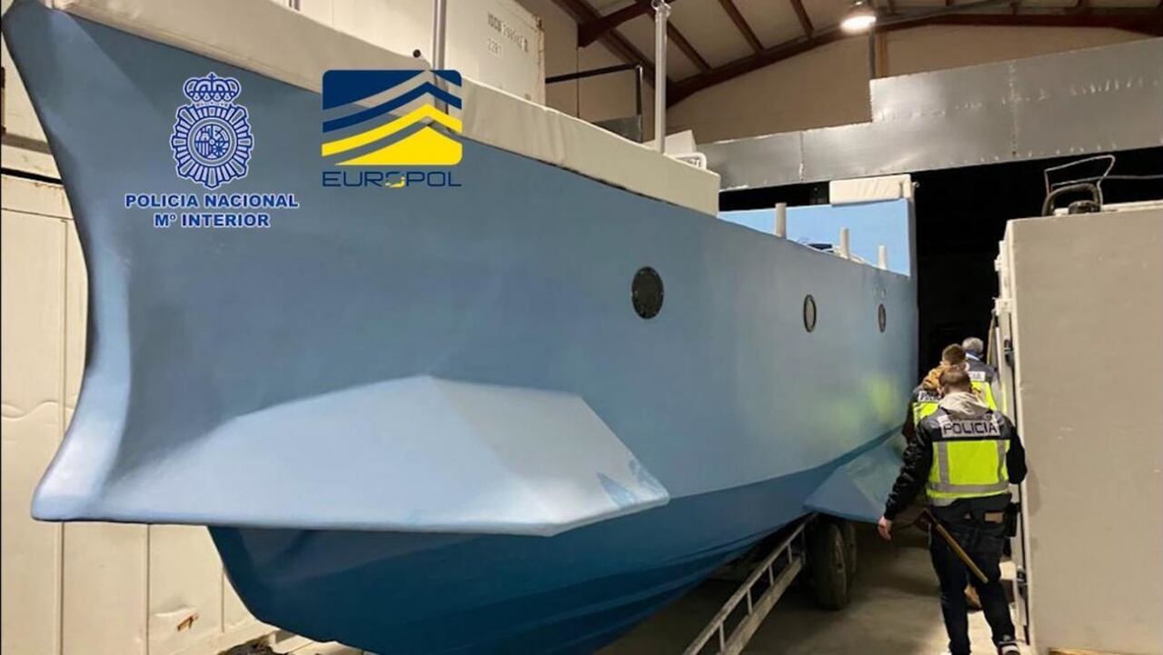 La policía española intercepta al primer "narcosubmarino" en Europa