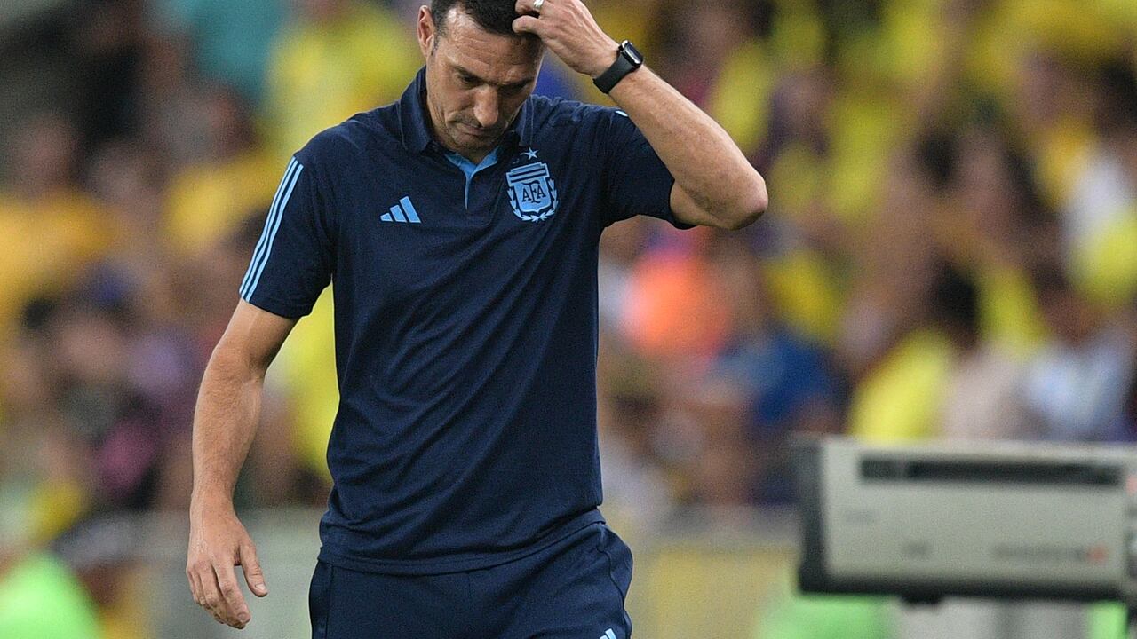 Argentina's coach Lionel Scaloni gestures during the 2026 FIFA World Cup South American qualification football match between Brazil and Argentina at Maracana Stadium in Rio de Janeiro, Brazil, on November 21, 2023. (Photo by CARL DE SOUZA / AFP)
