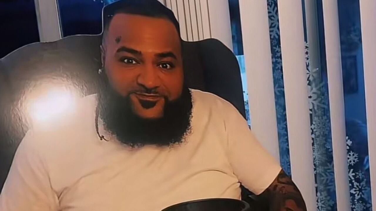 Se sabe que el hombre fue asesinado a tiros y desde entonces su esposa no ha tenido dificultades para pasar la página.