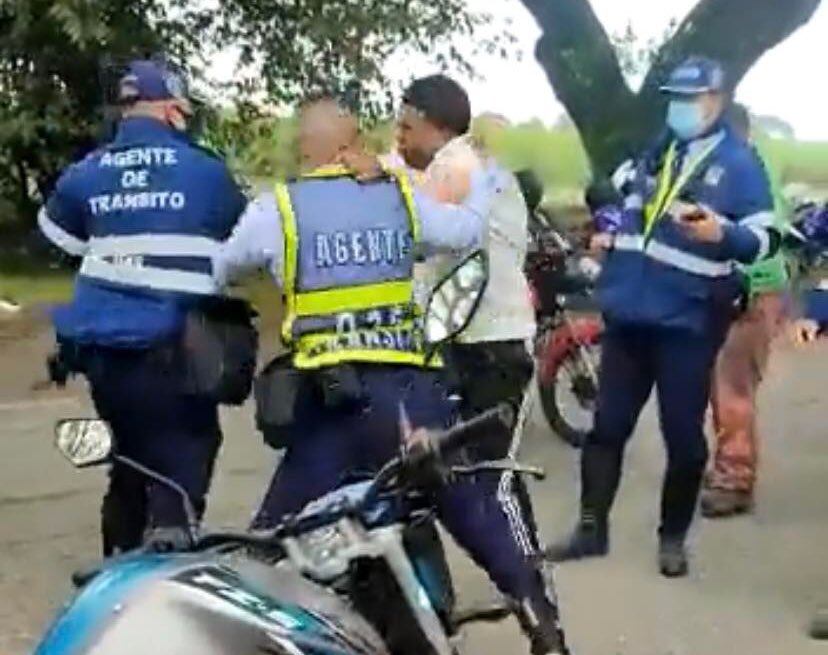 Fueron dos hombres que protagonizaron la agresión.