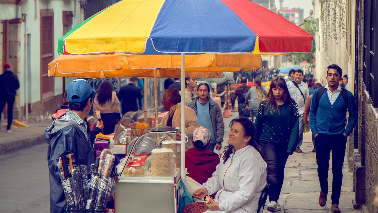 Distrito frena en las ventas ambulantes el uso de pipetas de gas, servicios odontológicos, tatuajes: abecé de la nueva regulación - Semana
