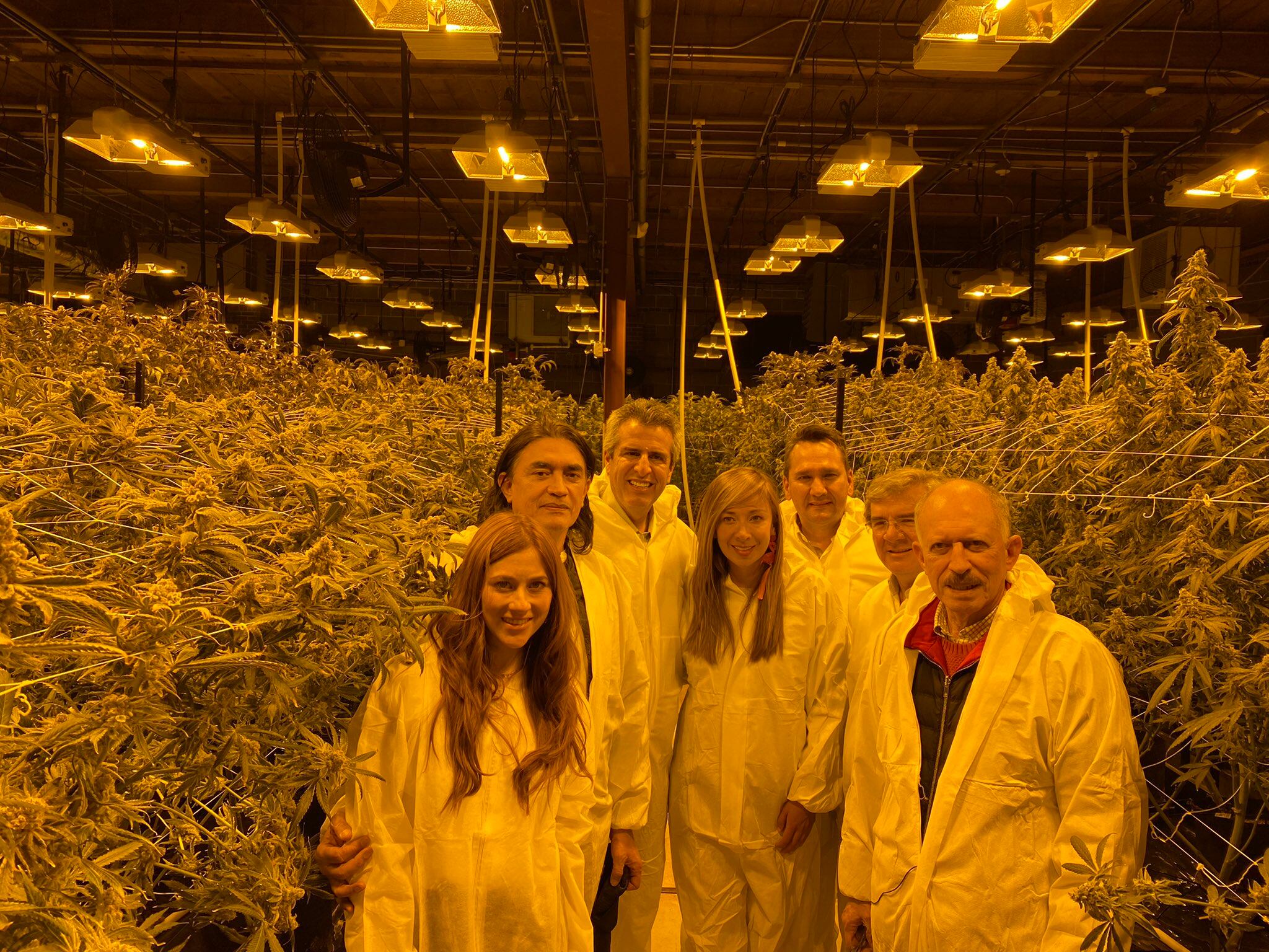 Congresistas colombianos en unas fábrica de Cannabis legal en Estados Unidos