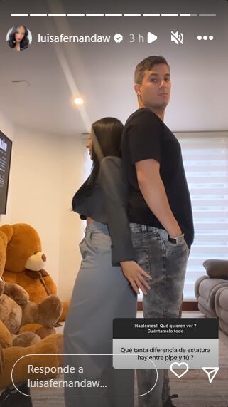 Luisa y Pipe midiendo sus estaturas. Foto: Instagram @luisafenandaw.