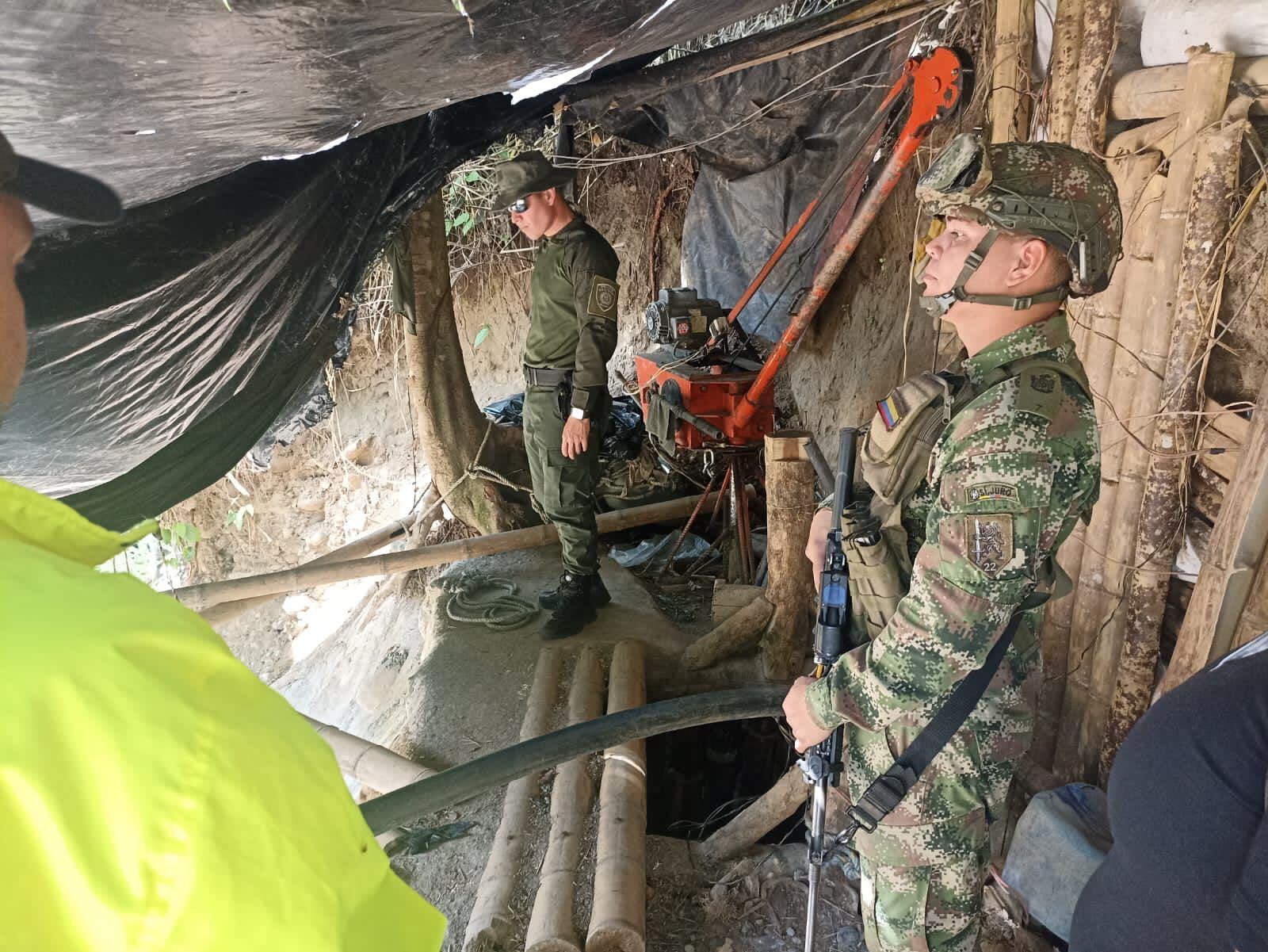 Incautan material utilizado para minería ilegal sobre el río Cauca