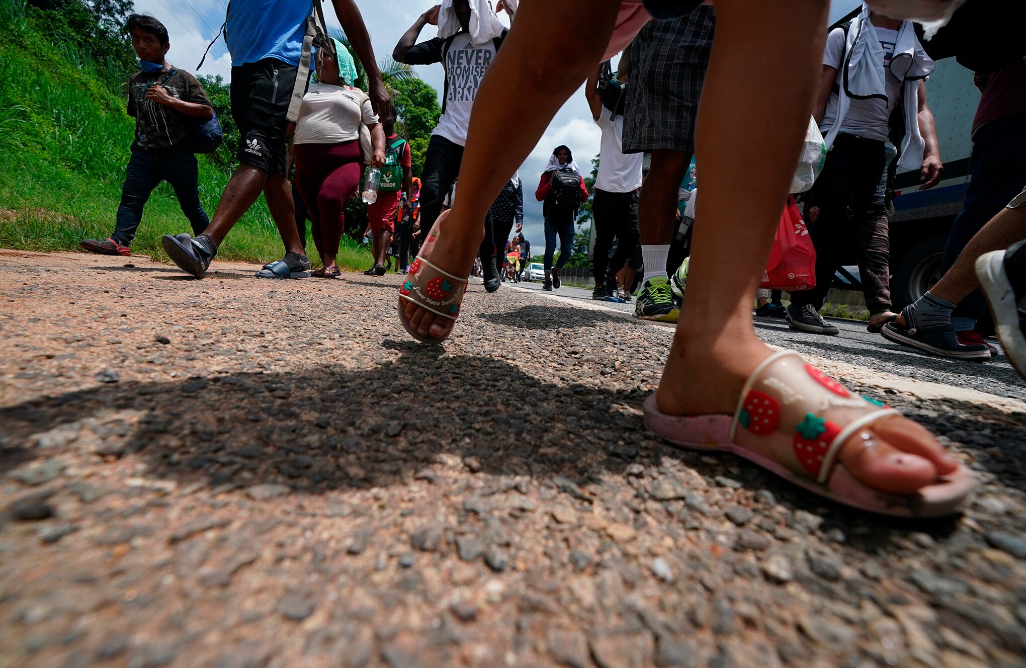 Caravana de migrantes se dirige hacia el norte hacia la frontera de los Estados Unidos y México.