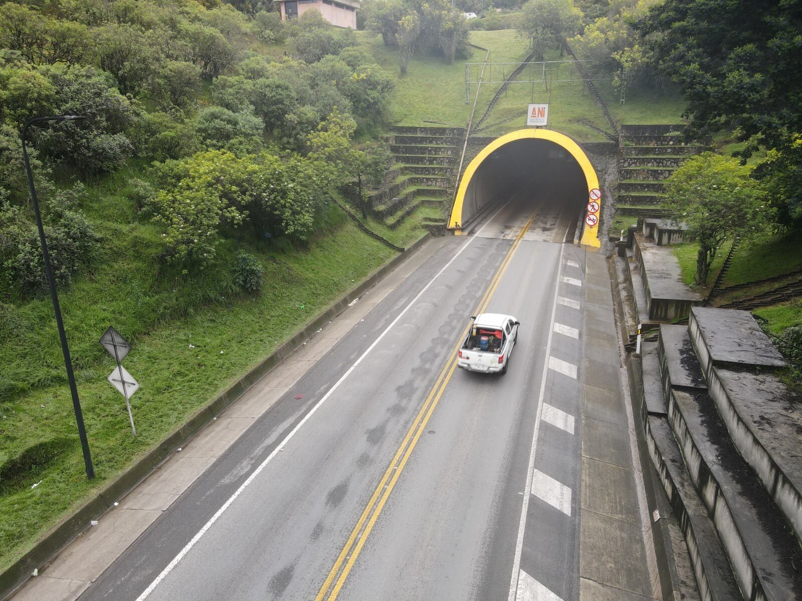 Túneles en la vía al Llano