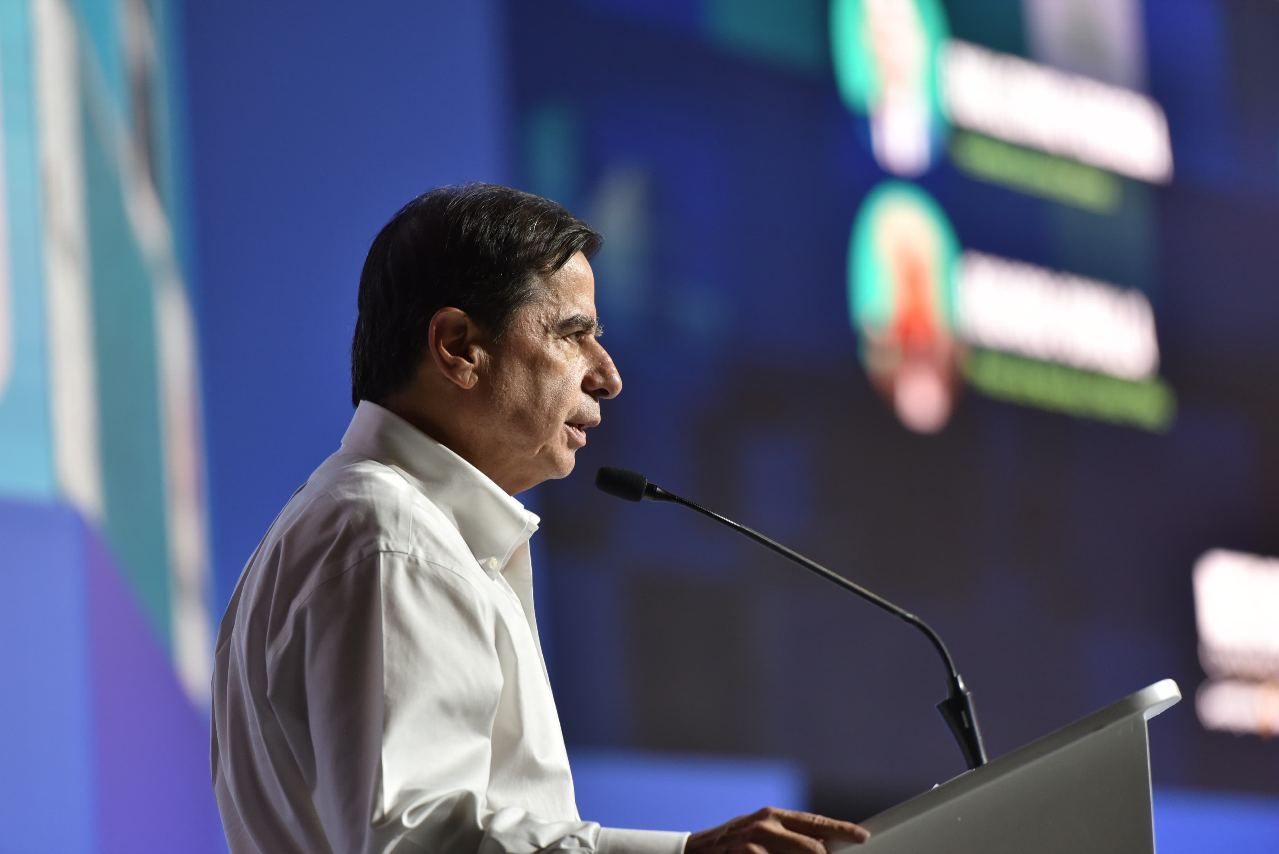 Juan Fernando Cristo, ministro del interior, durante la clausura del Congreso de Camacol