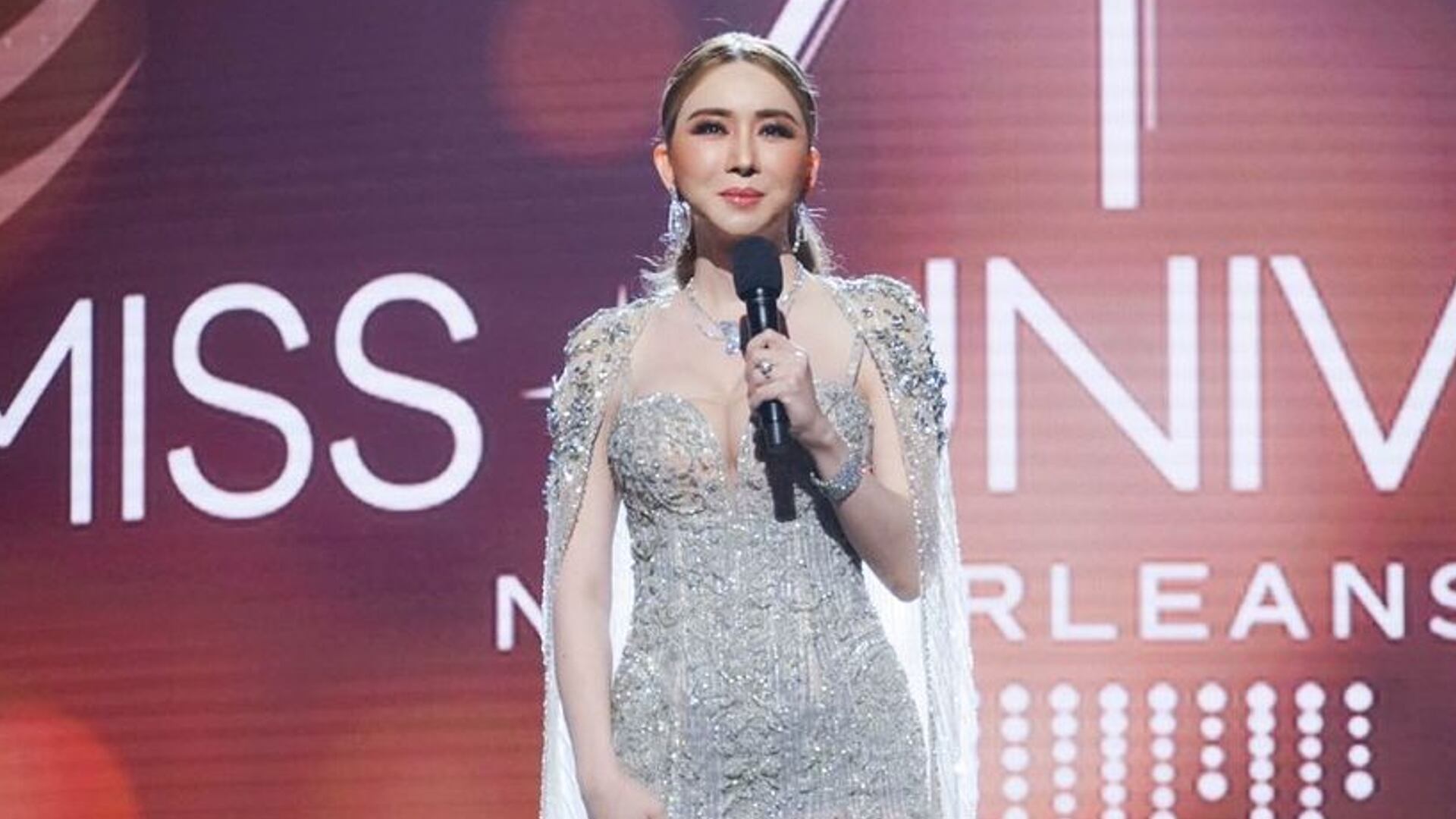 La tailandesa envió un mensaje de empoderamiento femenino y diversidad en la pasada edición de Miss Universo. Foto: Instagram @annejkn.official.